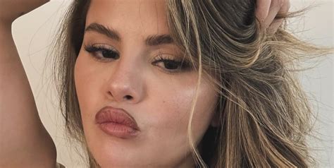 naked selena gomez|Selena Gomez just shared a naked bath photo and its vibes